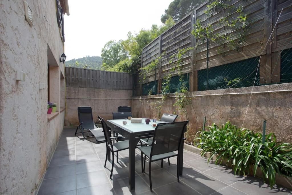 Appartement En Rez De Jardin Et Terrasse Ds Villa Hyeres Exterior photo